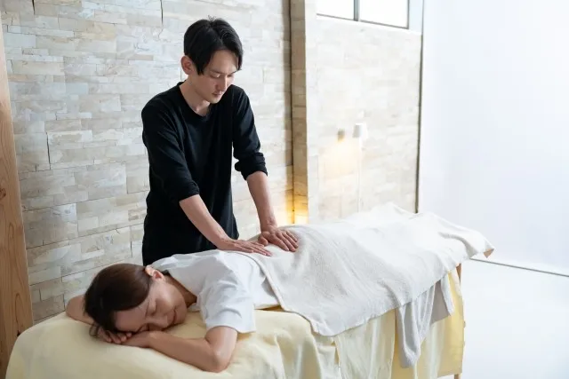 【ぎっくり腰から慢性腰痛まで】原因と対策を徹底解説!